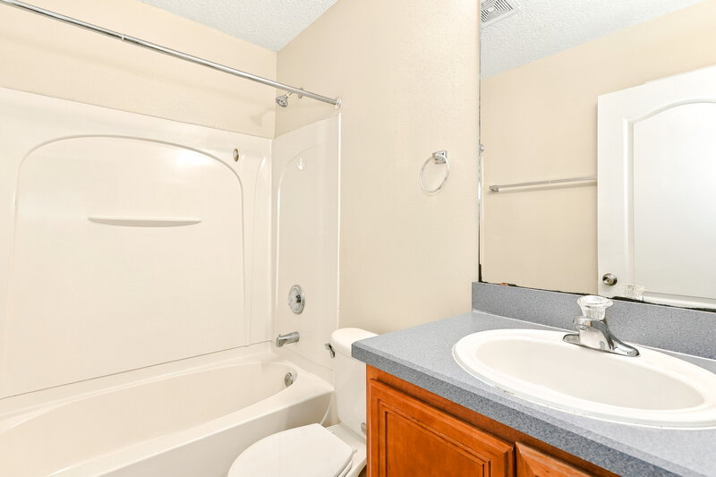 2,470/Mo, 3691 Blue Wing Ct Orange Park, FL 32065 Primary Bathroom View 2