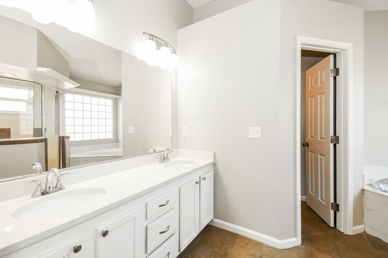 2,025/Mo, 2916 Waters View Cir Orange Park, FL 32073 Main Bathroom View