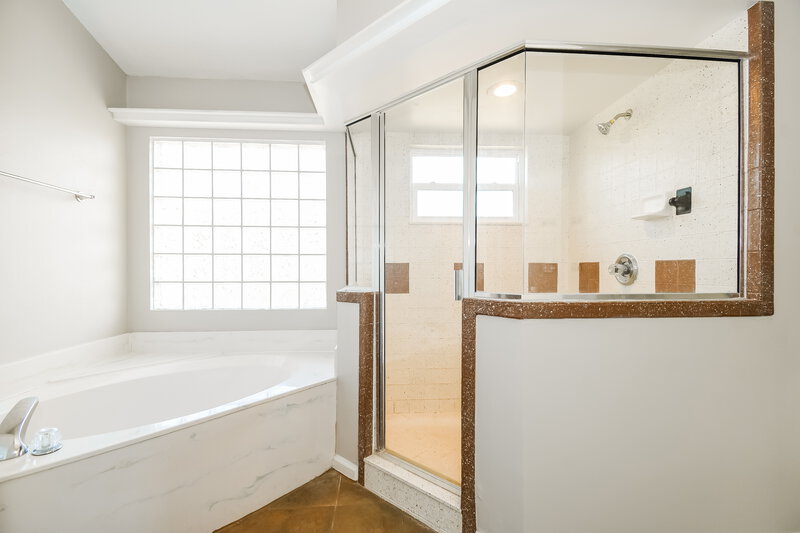 2,025/Mo, 2916 Waters View Cir Orange Park, FL 32073 Main Bathroom View 2