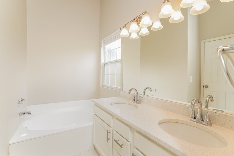 1,850/Mo, 1888 Corinth Ct Middleburg, FL 32068 Main Bathroom View