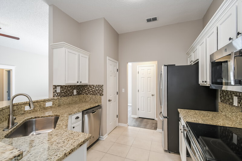 2,120/Mo, 1332 Red Maple Ct Orange Park, FL 32073 Kitchen View