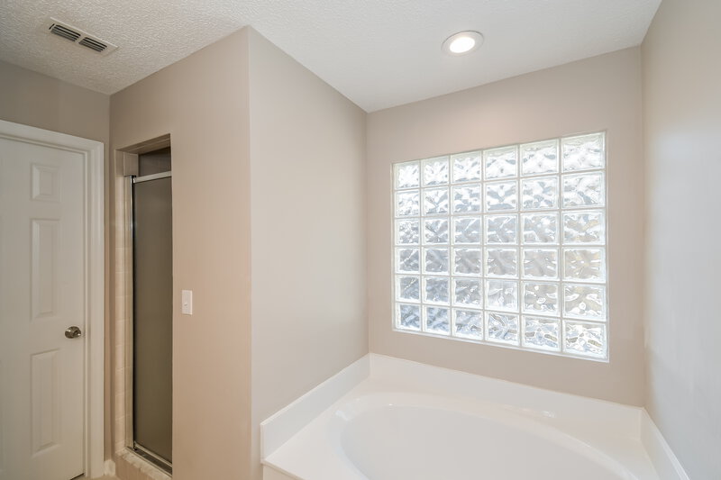 2,120/Mo, 1332 Red Maple Ct Orange Park, FL 32073 Main Bathroom View 2
