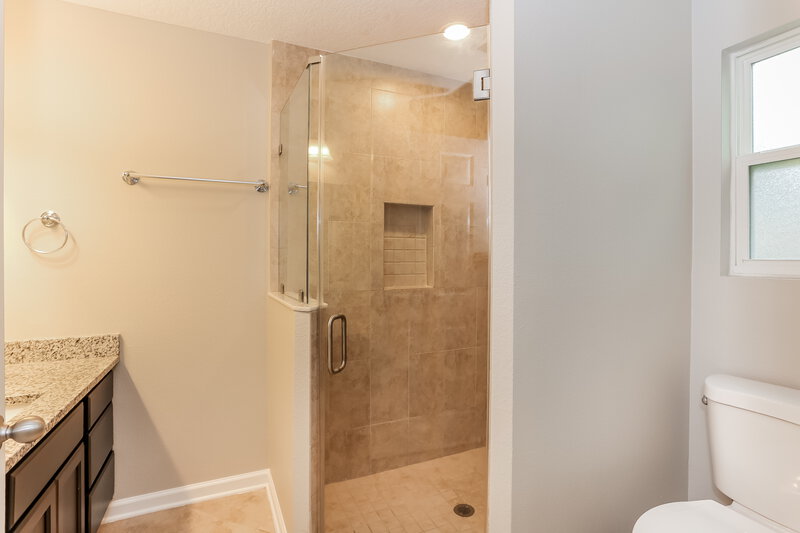 1,960/Mo, 8306 Highfield Ave Jacksonville, FL 32216 Main Bathroom View