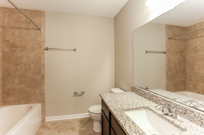 1,960/Mo, 8306 Highfield Ave Jacksonville, FL 32216 Bathroom View