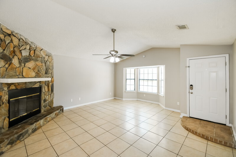 1,695/Mo, 1834 Manitoba Ct N. Middleburg, FL 32068 Living Room View