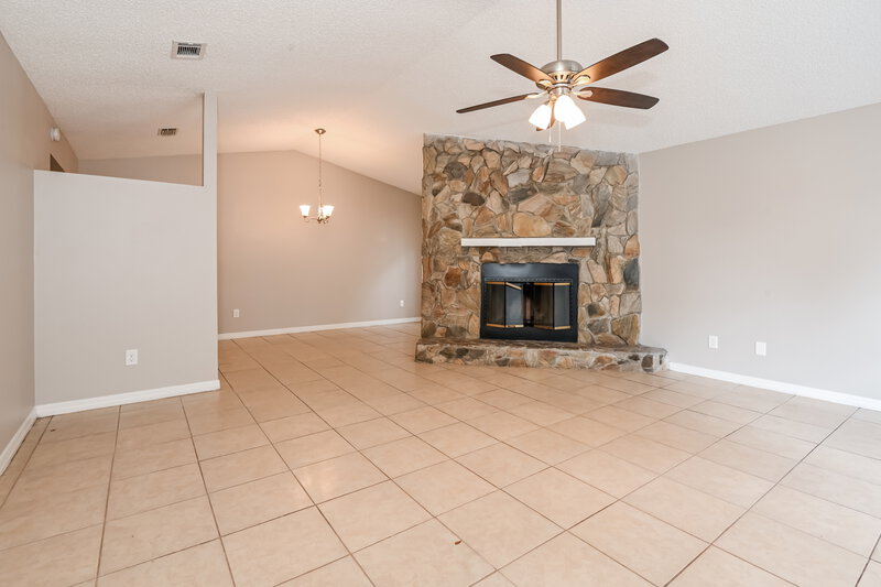 1,785/Mo, 1834 Manitoba Ct N. Middleburg, FL 32068 Living Room View 2