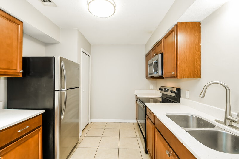 1,695/Mo, 1834 Manitoba Ct N. Middleburg, FL 32068 Kitchen View