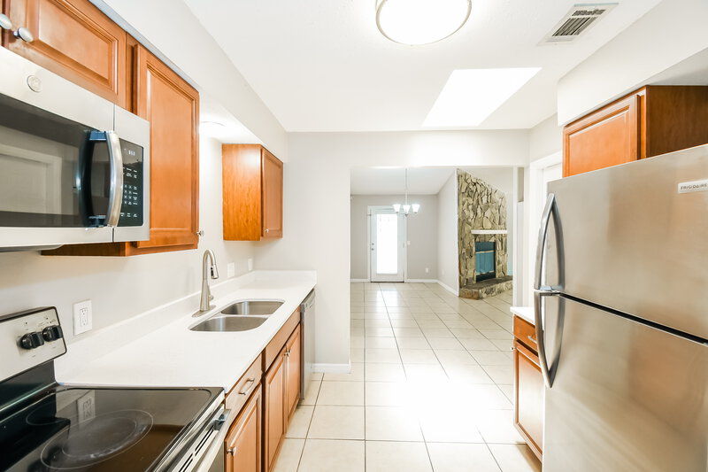 1,695/Mo, 1834 Manitoba Ct N. Middleburg, FL 32068 Kitchen View 3