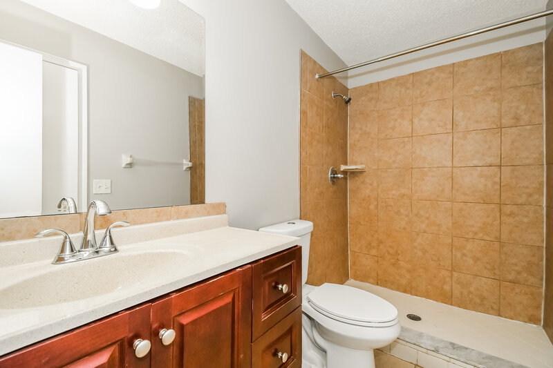 1,695/Mo, 1834 Manitoba Ct N. Middleburg, FL 32068 Main Bathroom View