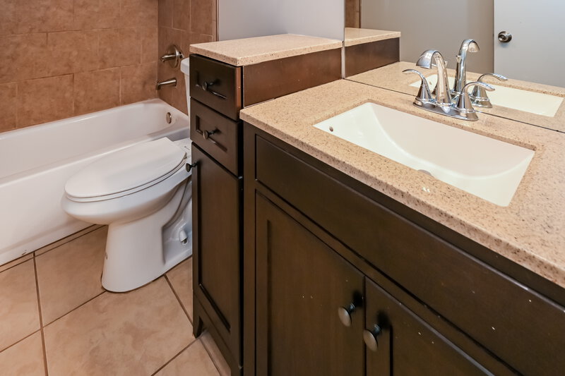 1,785/Mo, 1834 Manitoba Ct N. Middleburg, FL 32068 Bathroom View