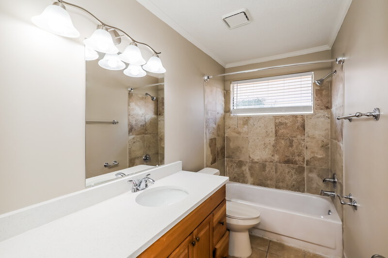 1,715/Mo, 8018 Weather Vane Dr Jacksonville, FL 32244 Bathroom View