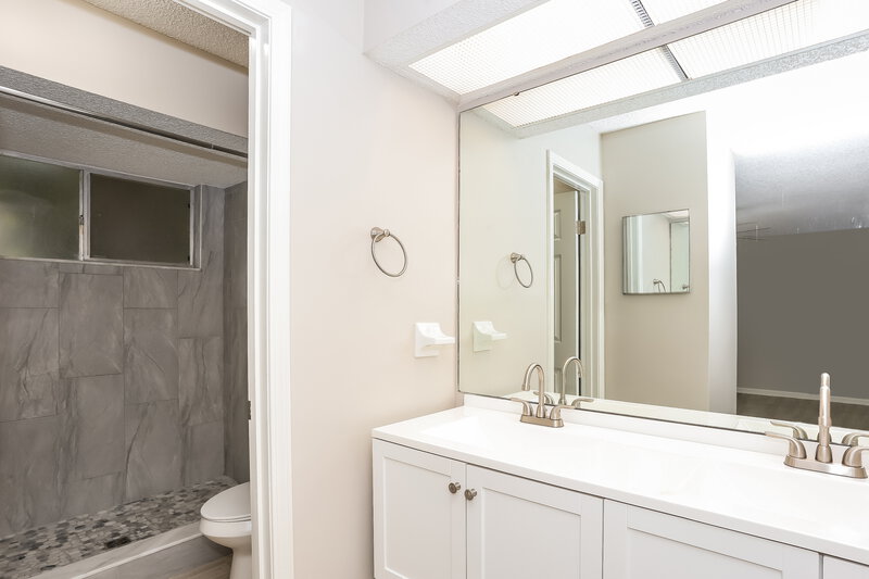 1,710/Mo, 8291 Honeysuckle Ln Jacksonville, FL 32244 Main Bathroom View