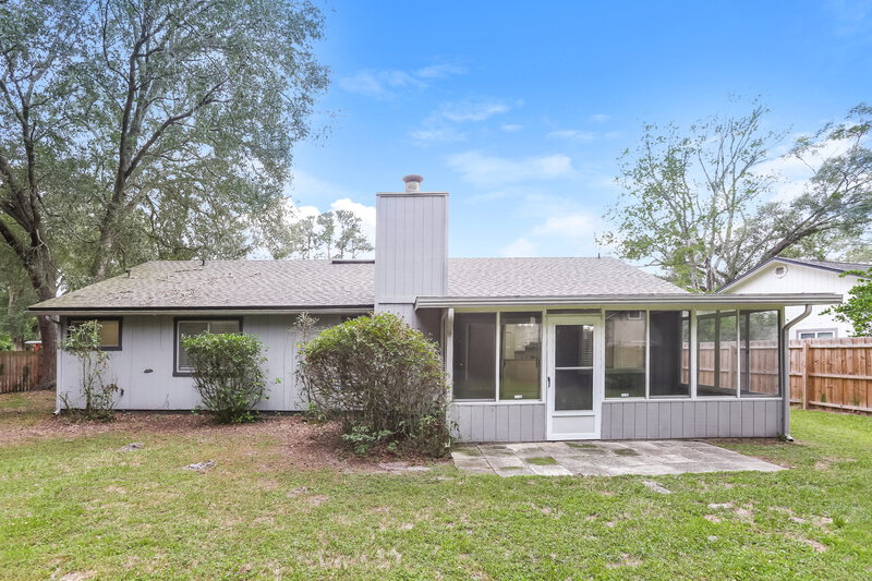 1,710/Mo, 8291 Honeysuckle Ln Jacksonville, FL 32244 Rear View