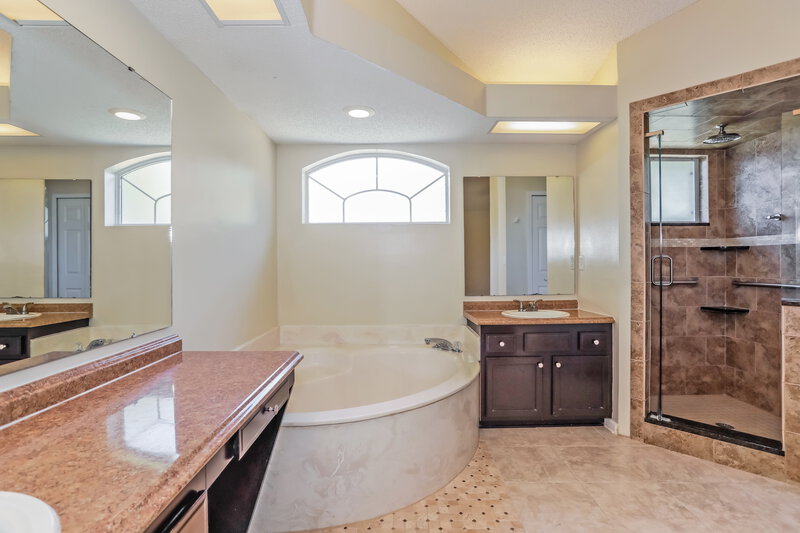 2,265/Mo, 1799 Tall Tree Dr E Jacksonville, FL 32246 Main Bathroom View