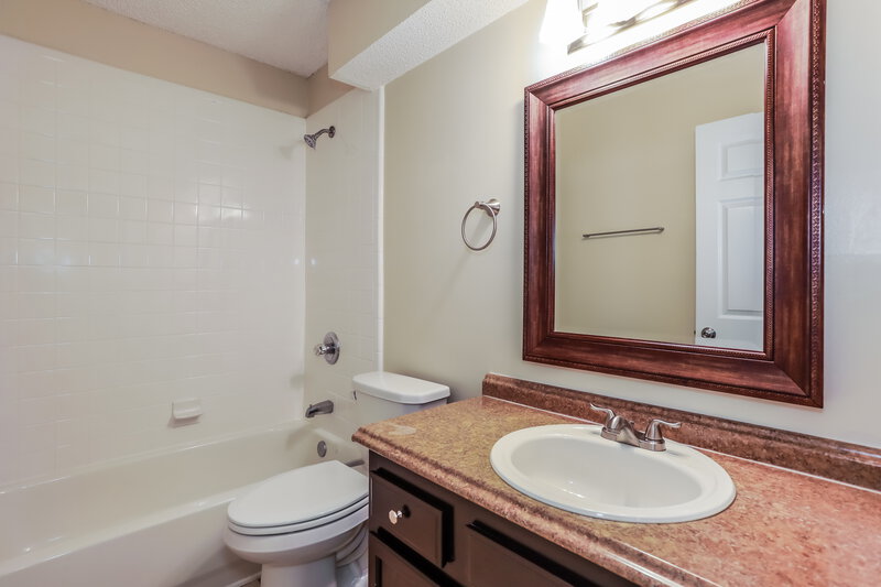 2,265/Mo, 1799 Tall Tree Dr E Jacksonville, FL 32246 Bathroom View