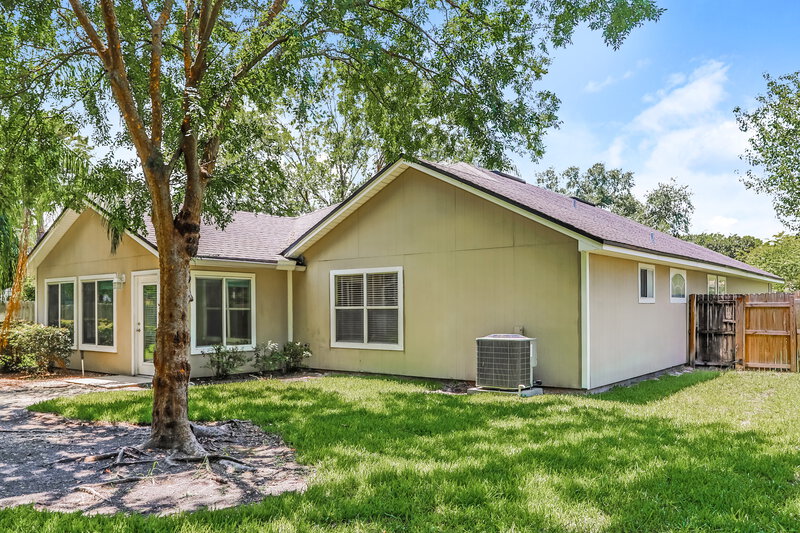2,265/Mo, 1799 Tall Tree Dr E Jacksonville, FL 32246 Rear View 2