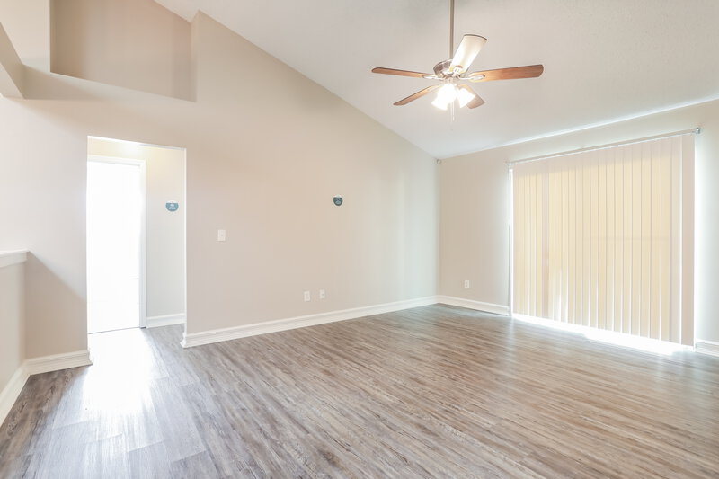 1,615/Mo, 1936 Hunters Trace Cir Middleburg, FL 32068 Living Room View