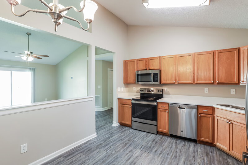 1,615/Mo, 1936 Hunters Trace Cir Middleburg, FL 32068 Kitchen View 2