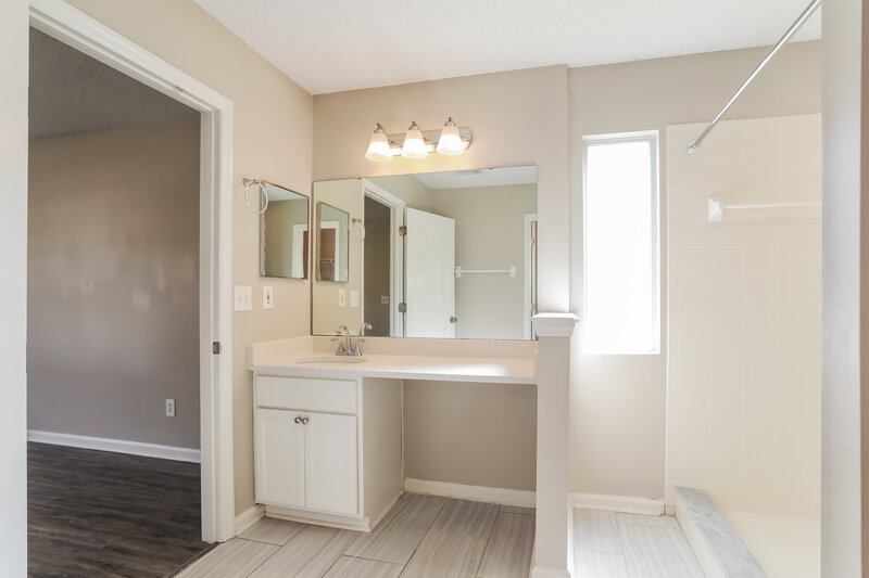 1,615/Mo, 1936 Hunters Trace Cir Middleburg, FL 32068 Main Bathroom View