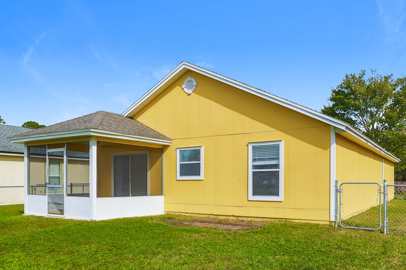 1,615/Mo, 1936 Hunters Trace Cir Middleburg, FL 32068 Rear View
