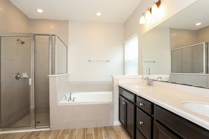 1,985/Mo, 7260 Blairton Way Jacksonville, FL 32222 Main Bathroom View