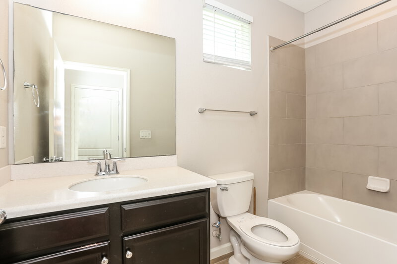1,985/Mo, 7260 Blairton Way Jacksonville, FL 32222 Bathroom View