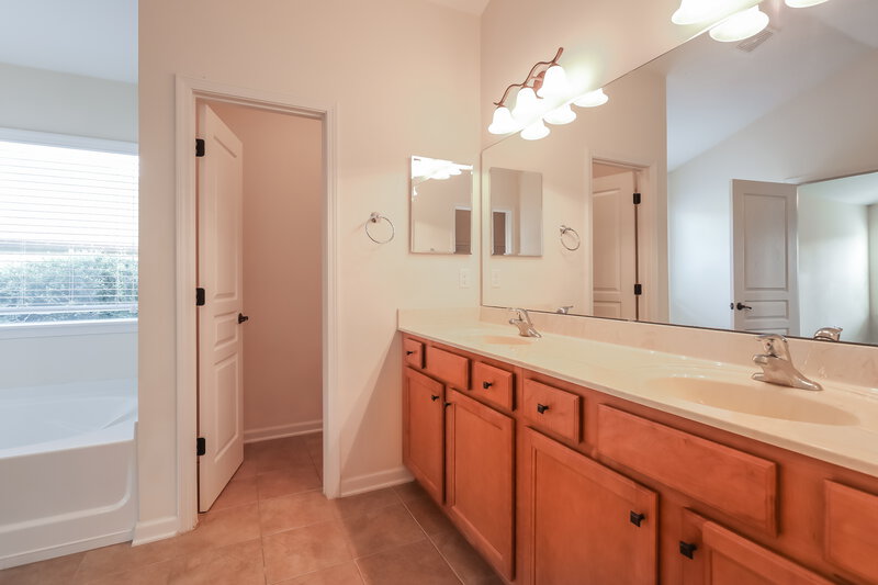 2,795/Mo, 1709 N Cappero Dr St Augustine, FL 32092 Main Bathroom View