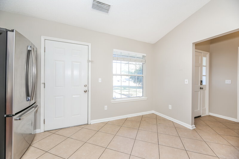 2,230/Mo, 880 Long Lake Dr Jacksonville, FL 32225 Dining Room View