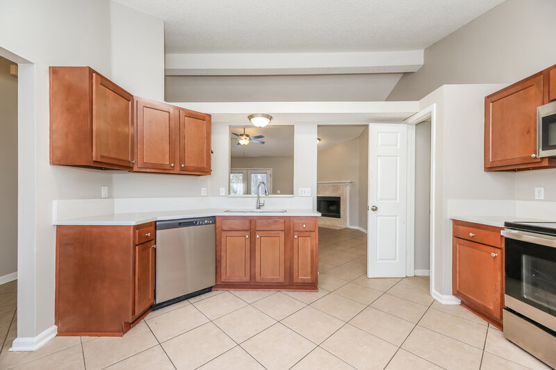 2,230/Mo, 880 Long Lake Dr Jacksonville, FL 32225 Kitchen View 2