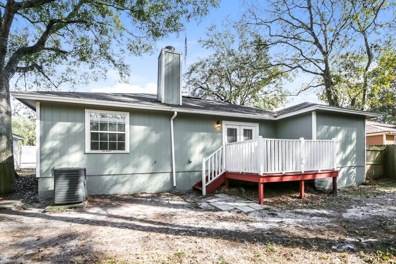 2,230/Mo, 880 Long Lake Dr Jacksonville, FL 32225 Rear View