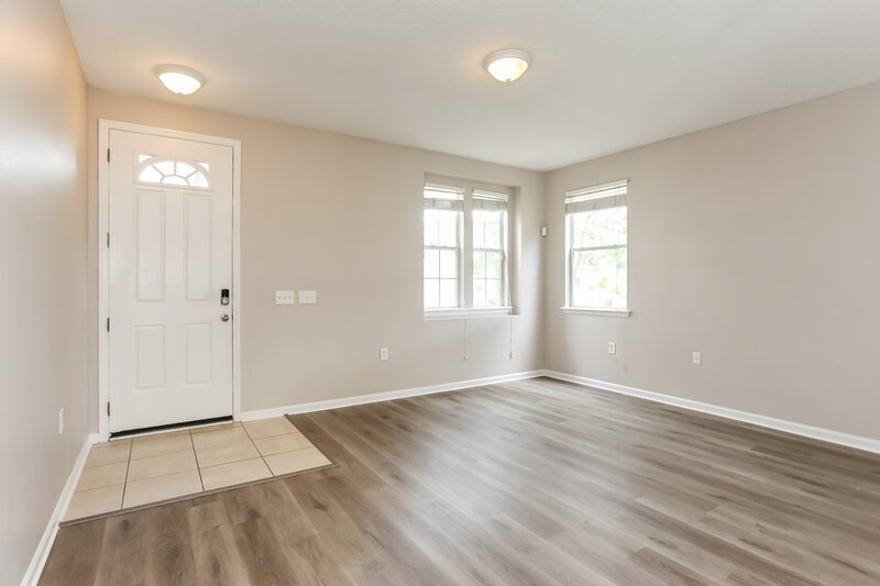 2,300/Mo, 2300 Justin Lake Dr Jacksonville, FL 32221 Living Room View 2