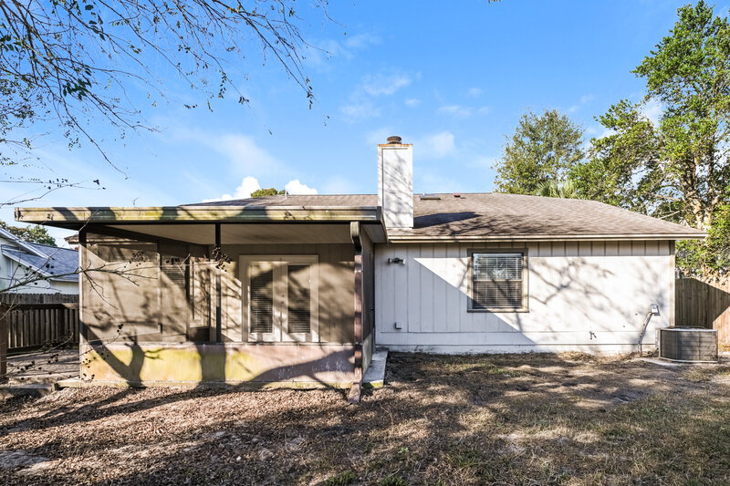 1,985/Mo, 8026 Fleur De Lis Dr Jacksonville, FL 32277 Rear View