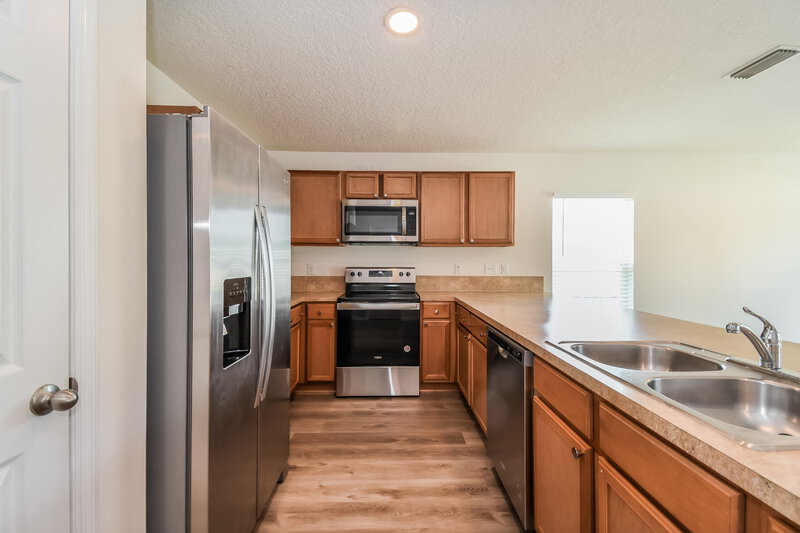 3,160/Mo, 7573 Sunnydale Ln Jacksonville, FL 32256 Kitchen View 2