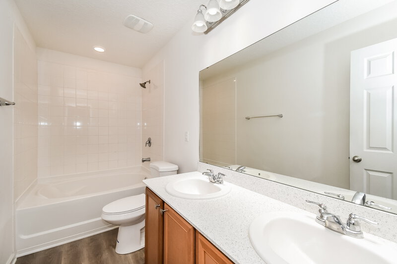 3,160/Mo, 7573 Sunnydale Ln Jacksonville, FL 32256 Main Bathroom View