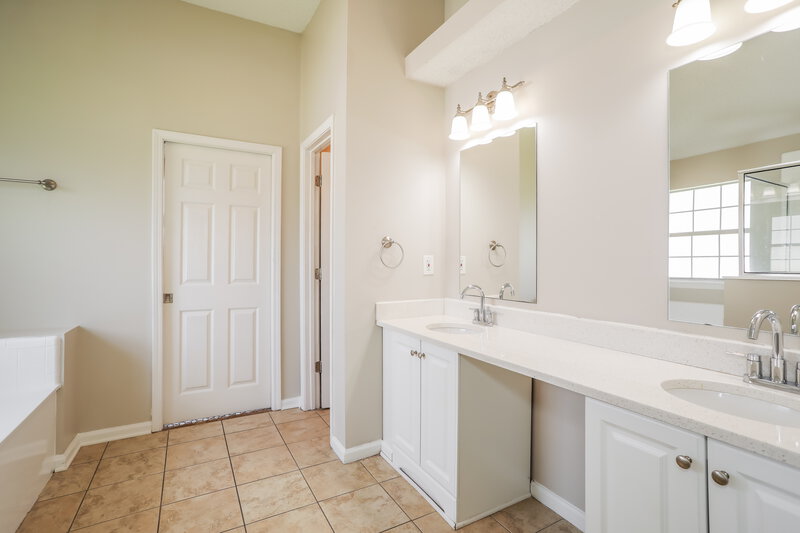 2,375/Mo, 3948 Heavenside Ct Orange Park, FL 32073 Main Bathroom View