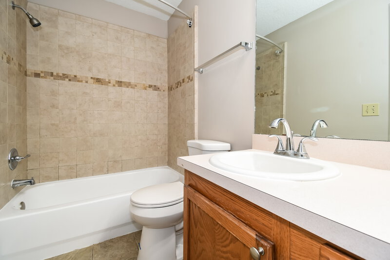 1,785/Mo, 1653 Spring Oaks Ln Jacksonville, FL 32221 Main Bathroom View