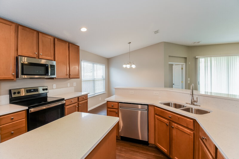 2,320/Mo, 2630 Oak Haven Dr Middleburg, FL 32068 Kitchen View 2