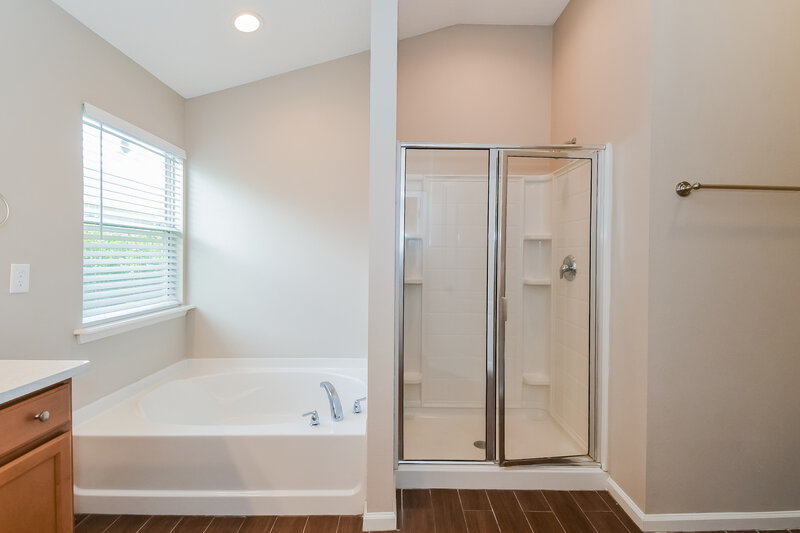 2,320/Mo, 2630 Oak Haven Dr Middleburg, FL 32068 Main Bathroom View 2