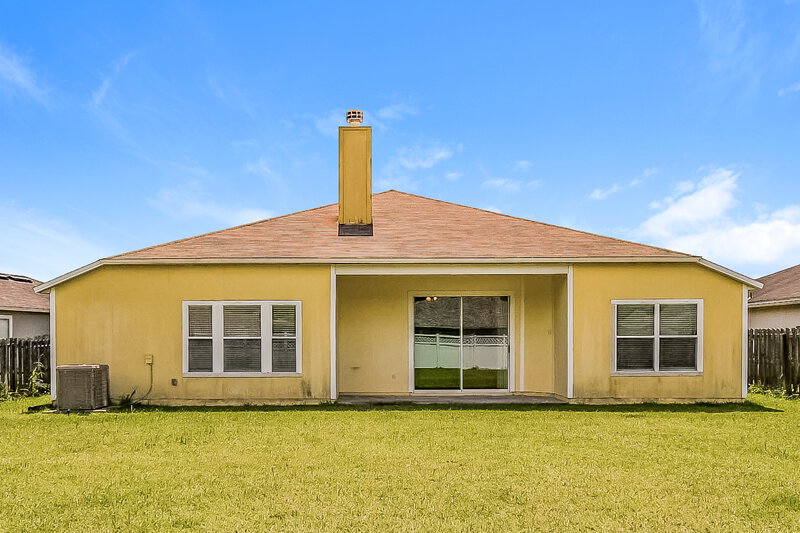2,320/Mo, 2630 Oak Haven Dr Middleburg, FL 32068 Rear View