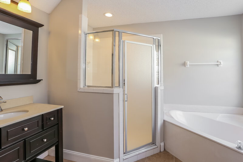 1,950/Mo, 8077 Welbeck Ln Jacksonville, FL 32244 Main Bathroom View