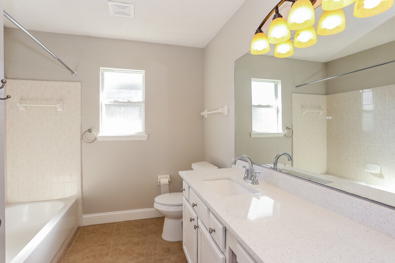 1,950/Mo, 8077 Welbeck Ln Jacksonville, FL 32244 Bathroom View