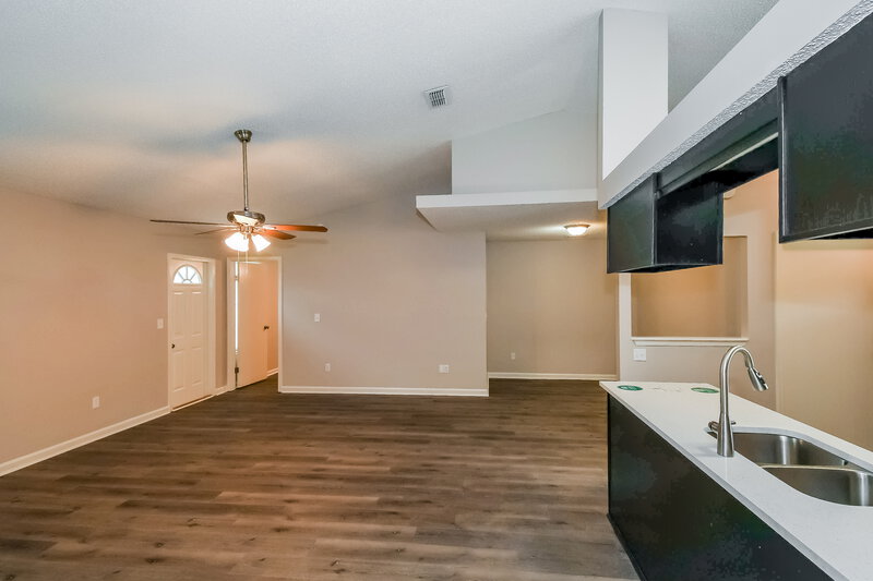 1,675/Mo, 1612 Ibis Dr Orange Park, FL 32065 Living Room View 4