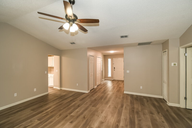 1,935/Mo, 8724 Huntington Woods Cir N Jacksonville, FL 32244 Living Room View