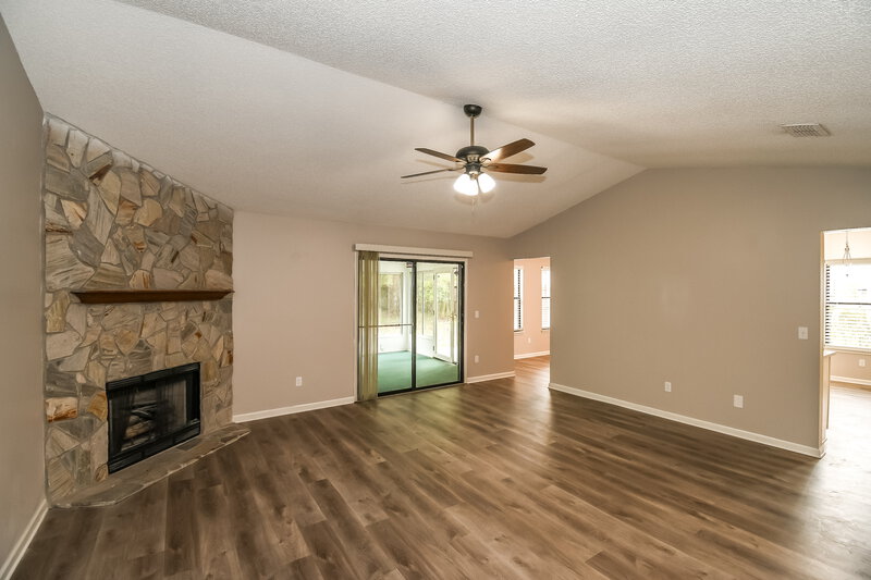 1,935/Mo, 8724 Huntington Woods Cir N Jacksonville, FL 32244 Living Room View 2