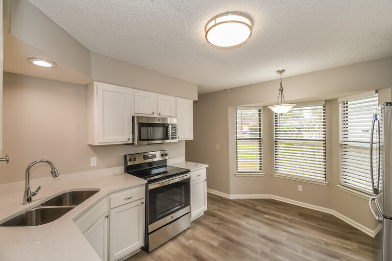 1,935/Mo, 8724 Huntington Woods Cir N Jacksonville, FL 32244 Kitchen View