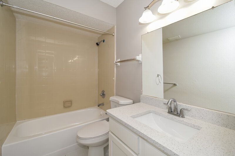 1,935/Mo, 8724 Huntington Woods Cir N Jacksonville, FL 32244 Bathroom View