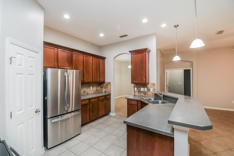 1,985/Mo, 9304 Hawkeye Dr Jacksonville, FL 32221 Kitchen View