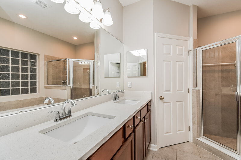 1,985/Mo, 9304 Hawkeye Dr Jacksonville, FL 32221 Main Bathroom View