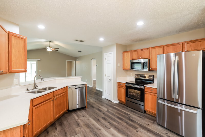 1,870/Mo, 1409 Forbes St Green Cove Springs, FL 32043 Kitchen View 2