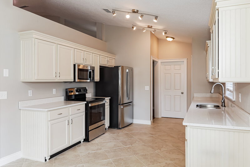 2,140/Mo, 11059 Ridge Point Dr Jacksonville, FL 32257 Kitchen View